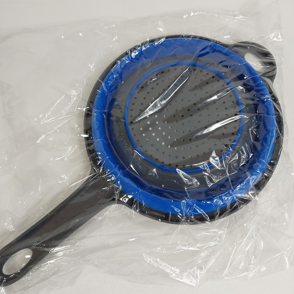 Hand-Held Silicone Collapsible Strainer Colander Flat Storage - Picture 3 of 4